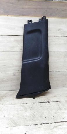 obsivka-srednei-stoiki-salona-nakladka-pravaia-volkswagen-jetta-vi-art-101809-big-0