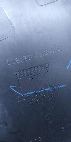 obsivka-srednei-stoiki-salona-nakladka-pravaia-volkswagen-jetta-vi-art-101809-big-1