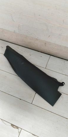 obsivka-stoiki-salona-nakladka-zadniaia-pravaia-volkswagen-jetta-vi-art-101811-big-0