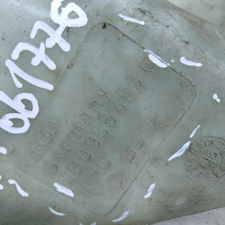 bacok-omyvatelia-lobovogo-stekla-audi-a6-c5-art-102909-big-1