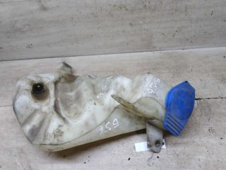 bacok-omyvatelia-lobovogo-stekla-volkswagen-passat-b5-art-103021