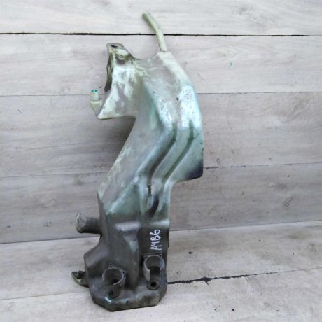 bacok-omyvatelia-lobovogo-stekla-audi-a4-b6-art-103039-big-0