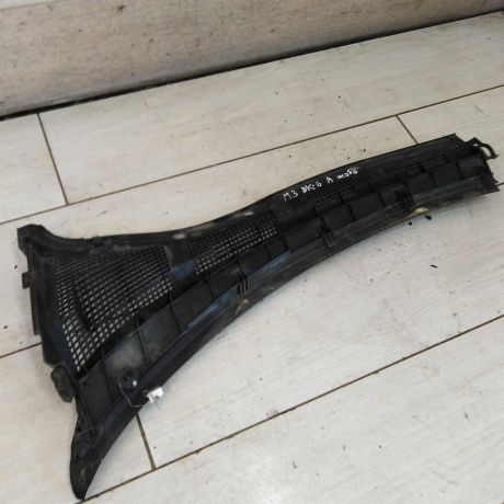 dekorativnaia-nakladka-zabo-dozdevik-vodootvodiashhii-shhitok-pravyi-mazda-3-bk-art-103312-big-0