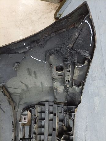 bamper-perednii-volkswagen-bora-defekty-na-foto-pod-omyvateli-far-art-104042-big-2