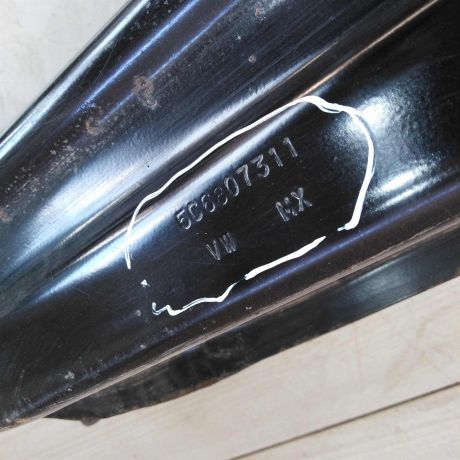 usilitel-zadnego-bampera-volkswagen-jetta-vi-art-105276-big-1