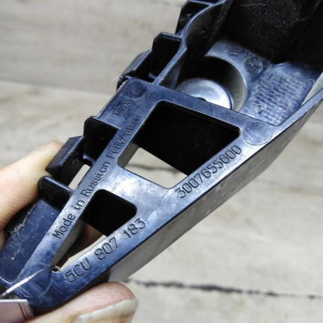 kronstein-krepleniia-perednego-bampera-levyi-volkswagen-jetta-vi-art-105718-big-2