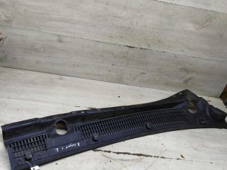 dekorativnaia-nakladka-zabo-dozdevik-vodootvodiashhii-shhitok-levyi-kia-shuma-ii-kia-spectra-ii-art-107333