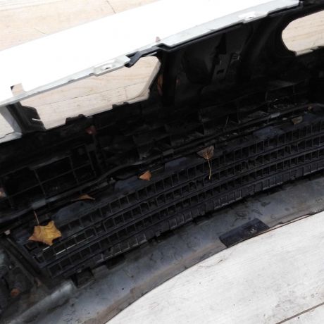 bamper-perednii-renault-megane-ii-rest-defekty-art-107385-big-3