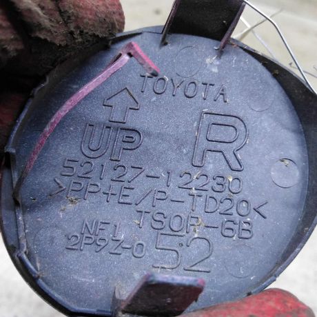 zagluska-buksirovocnogo-otverstiia-perednego-bampera-toyota-corolla-x-e140-e150-art-107988-big-2