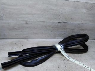 uplotnitel-dveri-perednii-pravyi-ford-focus-2-kabriolet-art-108300