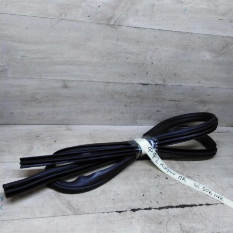 uplotnitel-dveri-perednii-pravyi-ford-focus-2-kabriolet-art-108300-big-0