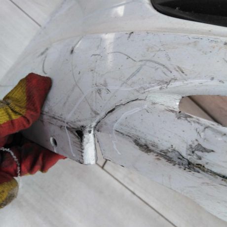 bamper-perednii-citroen-c4-defekty-art-109157-big-1