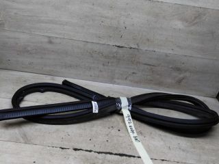 uplotnitelnaia-rezinka-kryski-bagaznika-ford-focus-2-kabriolet-art-109390