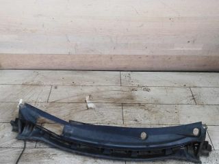 dekorativnaia-nakladka-dozdevik-vodootvodiashhii-shhitok-nissan-tiida-i-defekt-art-110068