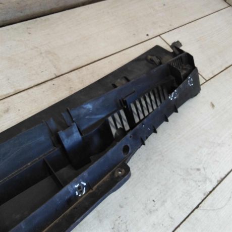 dekorativnaia-nakladka-zabo-dozdevik-vodootvodiashhii-shhitok-mercedes-a-klass-i-w168-restailing-art-110684-big-1