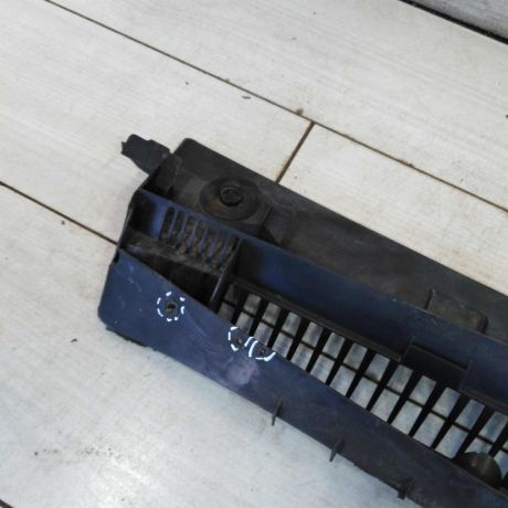 dekorativnaia-nakladka-zabo-dozdevik-vodootvodiashhii-shhitok-mercedes-a-klass-i-w168-restailing-art-110684-big-2