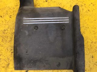 nakladka-dekorativnaia-na-dvigatel-pravaia-audi-a6-c5-allroad-art-14946