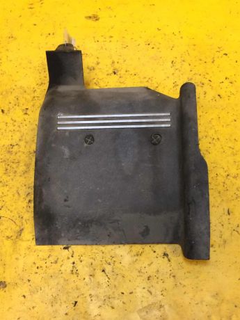 nakladka-dekorativnaia-na-dvigatel-pravaia-audi-a6-c5-allroad-art-14946-big-0