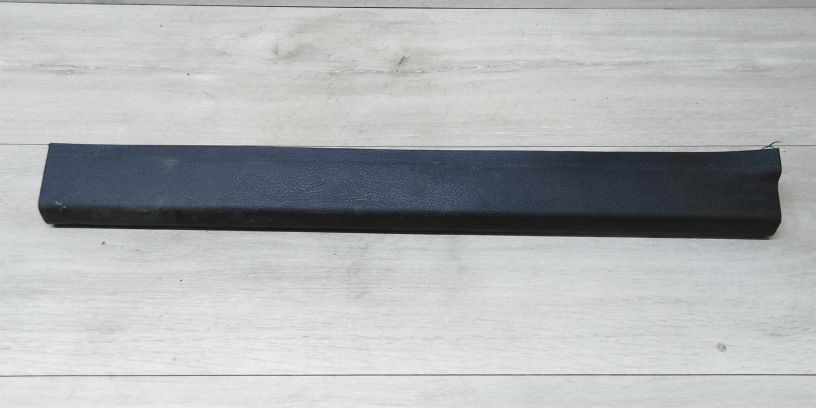 nakladka-na-porog-vnutrenniaia-peredniaia-pravaia-polosa-ford-focus-iii-art-15068-big-0