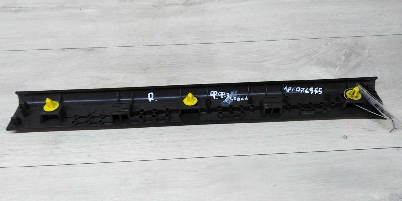 nakladka-na-porog-vnutrenniaia-peredniaia-pravaia-polosa-ford-focus-iii-art-15068-big-1