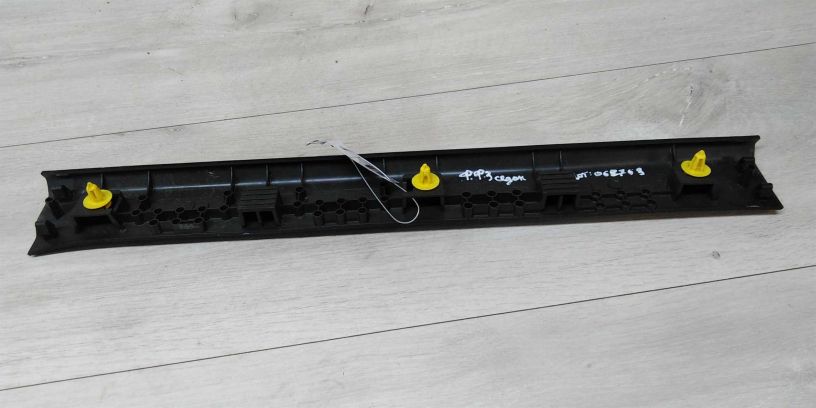 nakladka-poroga-vnutrenniaia-peredniaia-plevaia-polosa-ford-focus-iii-art-15087-big-1