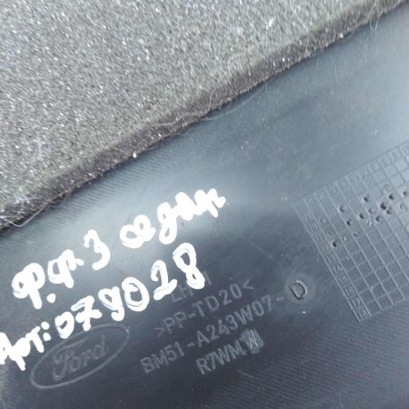obsivka-stoiki-centralnaia-nizniaia-levaia-ford-focus-iii-art-15464-big-2