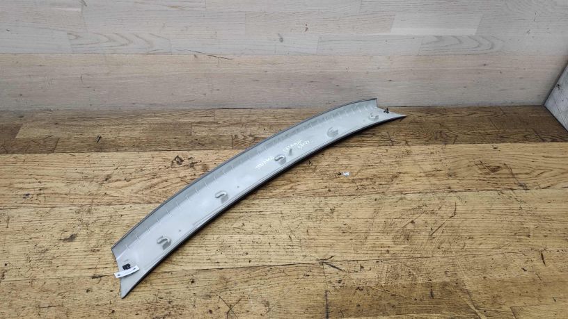 nakladka-verxniaia-v-bagaznike-volkswagen-touareg-art-20016-big-1