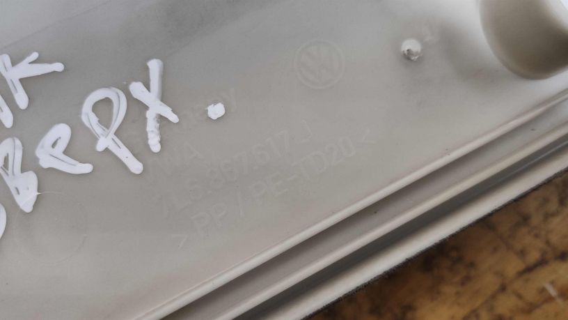 nakladka-verxniaia-v-bagaznike-volkswagen-touareg-art-20016-big-2