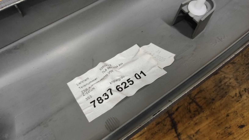 nakladka-stoiki-pravaia-volkswagen-touareg-art-20018-big-2