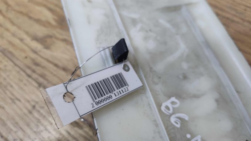 nakladka-salona-sredniaia-v-potolok-volkswagen-passat-b6-art-20813-big-1