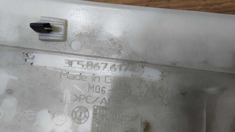 nakladka-salona-sredniaia-v-potolok-volkswagen-passat-b6-art-20813-big-2