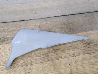 nakladka-salona-zadnei-stoiki-volkswagen-passat-b6-pravaia-art-20816