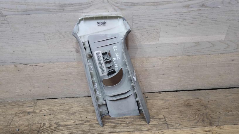 nakladka-salona-srednei-stoiki-volkswagen-passat-b6-pravaia-art-21142-big-1