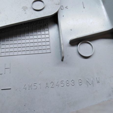 nakladka-na-sredniuiu-stoiku-levaia-ford-focus-2-do-rest-sedan-art-26032-big-2