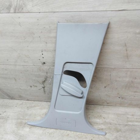 nakladka-na-sredniuiu-vnutrenniuiu-stoiku-salona-pravuiu-ford-focus-2-do-rest-sedan-art-26366-big-0