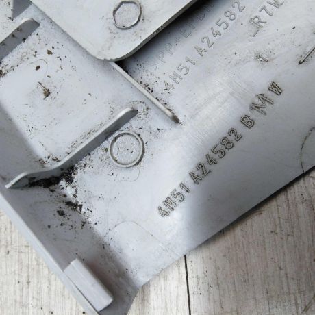 nakladka-na-sredniuiu-vnutrenniuiu-stoiku-salona-pravuiu-ford-focus-2-do-rest-sedan-art-26366-big-2