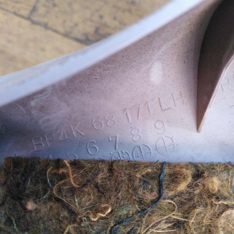 nakladka-stoiki-salona-vnutrenniaia-levaia-peredniaia-mazda-3-bk-xetcbek-art-29907-big-1