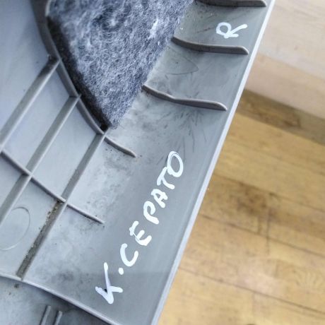 nakladka-stoiki-vnutrenniaia-peredniaia-pravaia-kia-cerato-2-art-32116-big-1