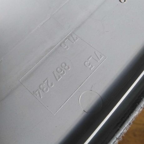 nakladka-salona-pravaia-perednei-stoiki-volkswagen-touareg-rest-art-33732-big-2