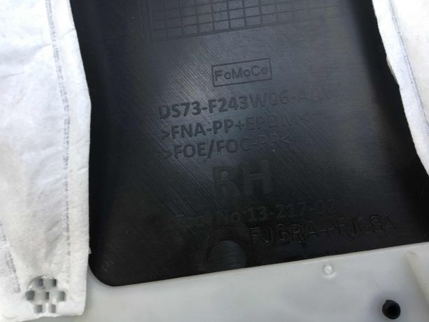 nakladka-kuzova-vnutri-srednei-stoiki-salona-pravaia-nizniaia-ford-fusion-usa-ford-mondeo-5-se-ecoboost-art-40200-big-3