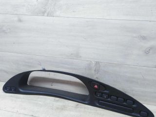 nakladka-na-torpedu-vnutri-salona-sevrole-niva-art-51042