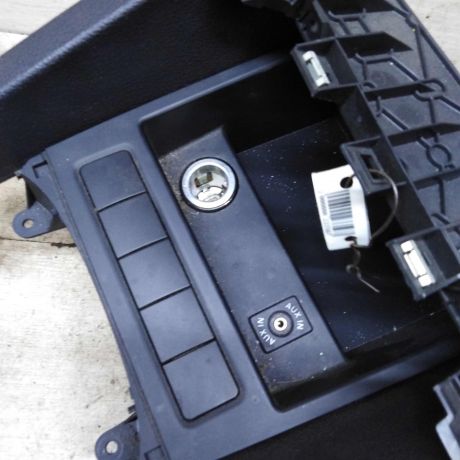 nakladka-na-centralnyi-tonnel-volkswagen-jetta-vi-art-101770-big-2