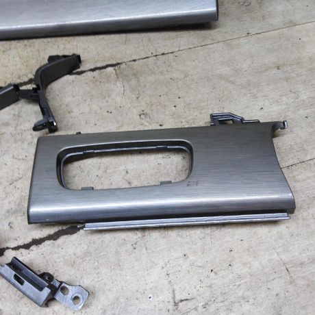 nakladka-na-torpedu-vnutri-salona-geely-emgrand-x7-art-103155-big-1
