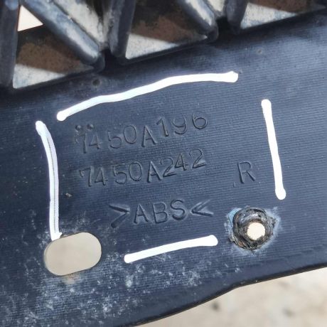 resetka-kapota-pravaia-mitsubishi-lancer-9-art-111635-big-1