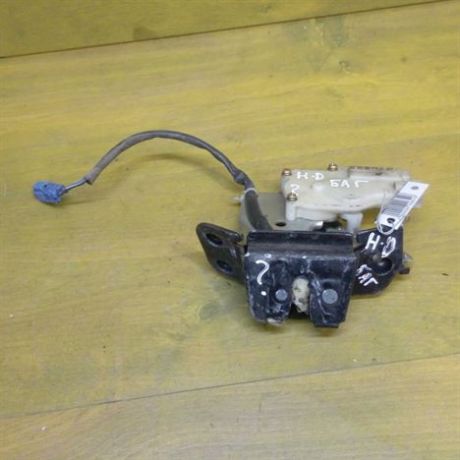 zamok-bagaznika-honda-jazz-s-defektom-art-10757-big-0