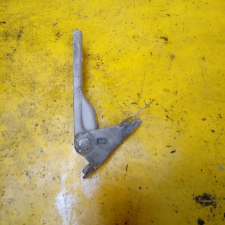 petlia-kapota-pravaia-hyundai-elantra-art-12685-big-1