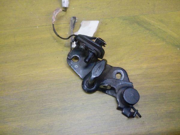 zamok-bagaznika-hyunday-sonata-4-fiksator-zamka-art-12722-big-1