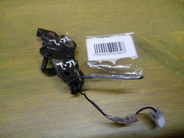 zamok-bagaznika-hyunday-sonata-4-fiksator-zamka-art-12722-big-2