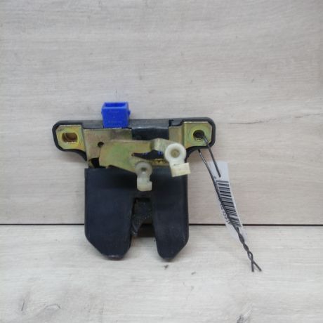 zamok-kryski-bagaznika-audi-a6-c5-art-13507-big-2