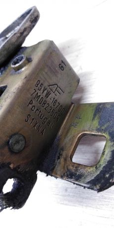 zamok-kapota-volkswagen-sharan-art-14238-big-1